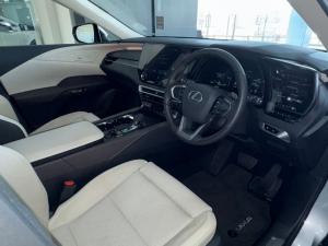 Lexus RX 450h+ - Image 9