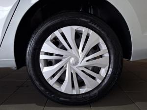 Volkswagen Polo sedan 1.6 manual - Image 12