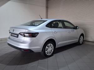Volkswagen Polo sedan 1.6 manual - Image 4