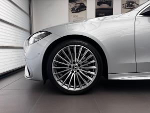 Mercedes-Benz C-Class C220d Avantgarde - Image 3