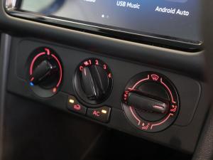 Volkswagen Polo Vivo hatch 1.6 Life - Image 12
