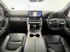 Toyota Land Cruiser 300 3.3D GR-Sport - Image 10