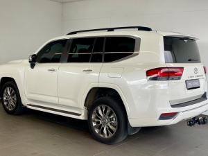 Toyota Land Cruiser 300 3.3D GR-Sport - Image 3