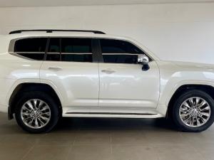 Toyota Land Cruiser 300 3.3D GR-Sport - Image 5