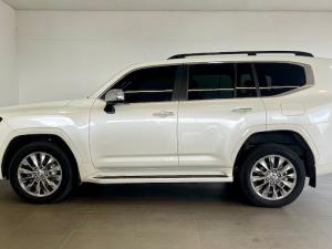 Toyota Land Cruiser 300 3.3D GR-Sport - Image 6