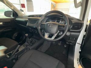 Toyota Hilux 2.4GD-6 single cab Raider manual - Image 10