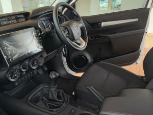 Toyota Hilux 2.4GD-6 single cab Raider manual - Image 12
