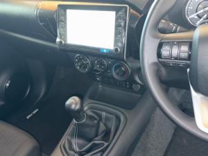 Toyota Hilux 2.4GD-6 single cab Raider manual - Image 14