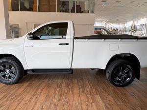 Toyota Hilux 2.4GD-6 single cab Raider manual - Image 4