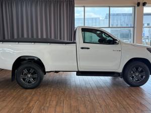 Toyota Hilux 2.4GD-6 single cab Raider manual - Image 8