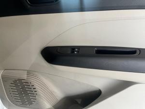 Renault Triber 1.0 Life - Image 10