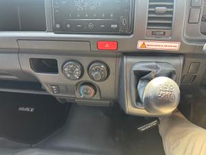Toyota Hiace 2.7 Ses-fikile 16-seater - Image 10