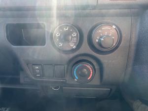 Toyota Hiace 2.7 Ses-fikile 16-seater - Image 13