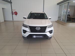 Toyota Fortuner 2.4GD-6 manual - Image 4