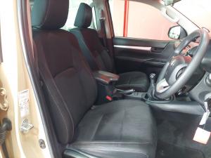 Toyota Hilux 2.4GD-6 double cab 4x4 Raider manual - Image 10