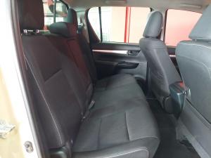 Toyota Hilux 2.4GD-6 double cab 4x4 Raider manual - Image 11