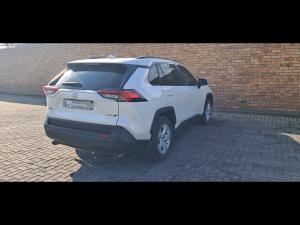 Toyota RAV4 2.0 GX auto - Image 2