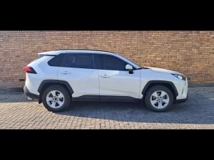 Toyota RAV4 2.0 GX auto - Image 3