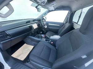 Toyota Hilux 2.4GD-6 single cab 4x4 Raider manual - Image 7