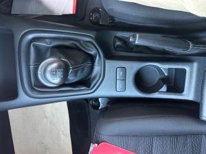 Toyota Hilux 2.4GD-6 single cab 4x4 Raider manual - Image 12