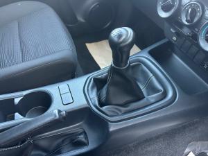 Toyota Hilux 2.4GD-6 single cab 4x4 Raider manual - Image 13