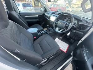 Toyota Hilux 2.4GD-6 single cab 4x4 Raider manual - Image 16