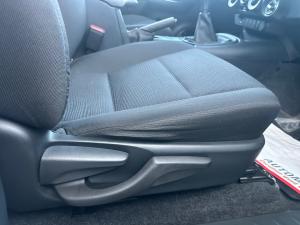 Toyota Hilux 2.4GD-6 single cab 4x4 Raider manual - Image 17