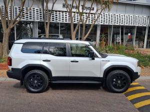 Toyota Land Cruiser Prado 2.8GD VX-R First Edition - Image 3