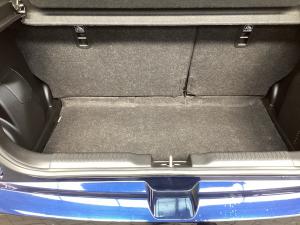 Suzuki Swift 1.2 GLX manual - Image 17