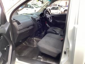Isuzu D-Max Gen 6 250 single cab Fleetside safety - Image 7