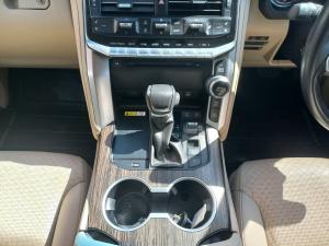 Toyota Land Cruiser 300 3.5T ZX - Image 12