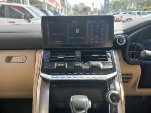 Toyota Land Cruiser 300 3.5T ZX - Image 13