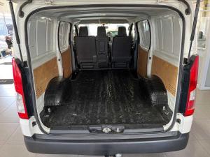 Toyota Quantum 2.8 LWBP/V - Image 5