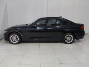 BMW 3 Series 320i - Image 2