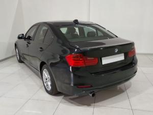 BMW 3 Series 320i - Image 3