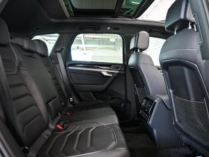 Volkswagen Touareg V6 TDI Executive R-Line - Image 18