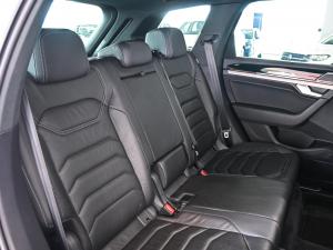 Volkswagen Touareg V6 TDI Executive R-Line - Image 20
