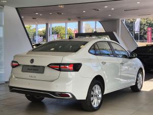 Volkswagen Polo sedan 1.6 Life manual - Image 16