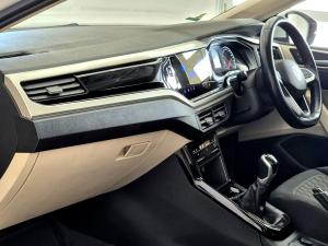 Volkswagen Polo sedan 1.6 Life manual - Image 6