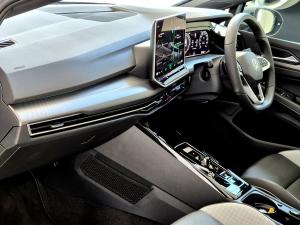Volkswagen Golf 1.4TSI R-Line Plus - Image 10