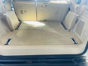 Toyota Land Cruiser Prado 4.0 VX - Image 20