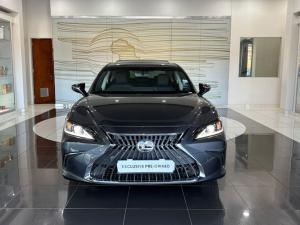 Lexus ES 300h EX - Image 1