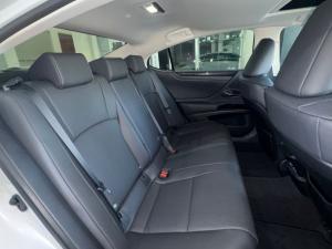 Lexus ES 300h EX - Image 11