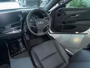 Lexus ES 300h EX - Image 13