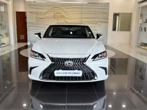 Lexus ES 300h EX - Image 1