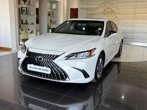 Lexus ES 300h EX - Image 2