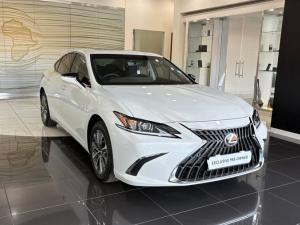 Lexus ES 300h EX - Image 3