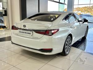 Lexus ES 300h EX - Image 5