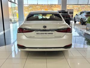 Lexus ES 300h EX - Image 6