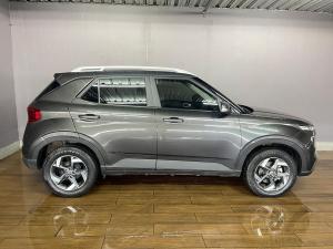 Hyundai Venue 1.0T Fluid auto - Image 8